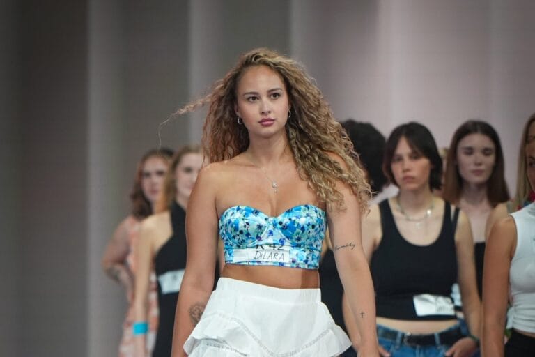 GNTM 2026 Dilara im Interview: „Ich bin einfach ich selbst und das zieht Leute an“