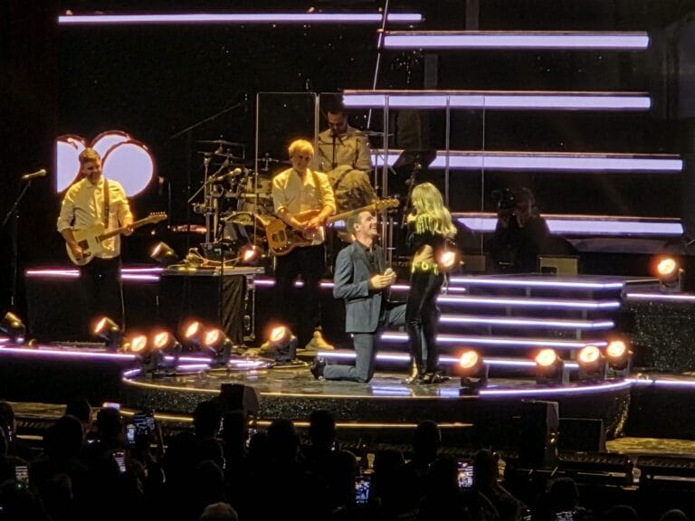 Heiratsantrag an Michelle von Eric Philippi bei letzten Konzert in Berlin!