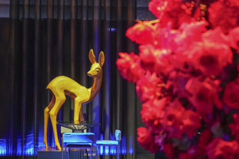 Helene Fischer, Peter Alexander & Co.: DIESE Schlagerstars haben bereits einen BAMBI gewonnen!