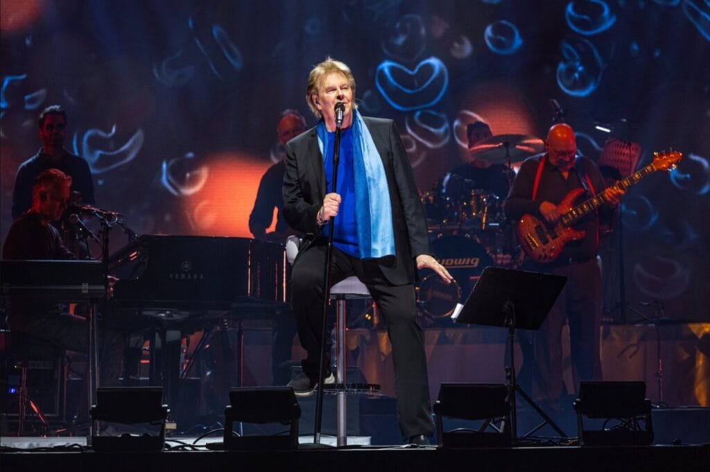 Howard Carpendale sorgte bei Konzert in Aurich für ein absolutes Wir-Gefühl... und holte einen Fan auf die Bühne! Howard Carpendale sorgte bei Konzert in Aurich für ein absolutes Wir-Gefühl... und holte einen Fan auf die Bühne!