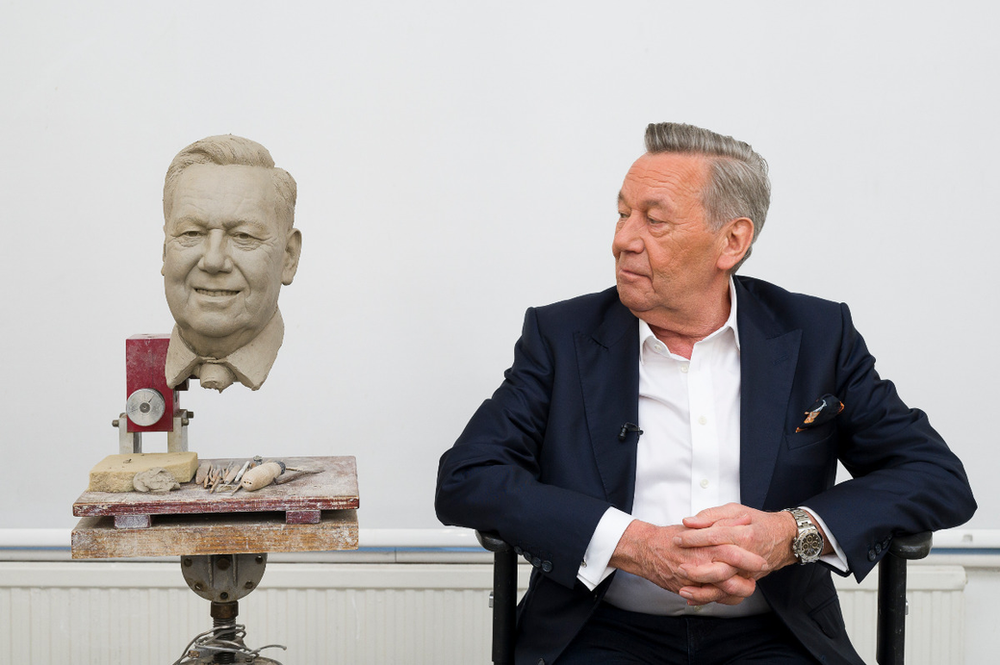 Roland Kaiser mit dem Kopf seiner Wachsfigur