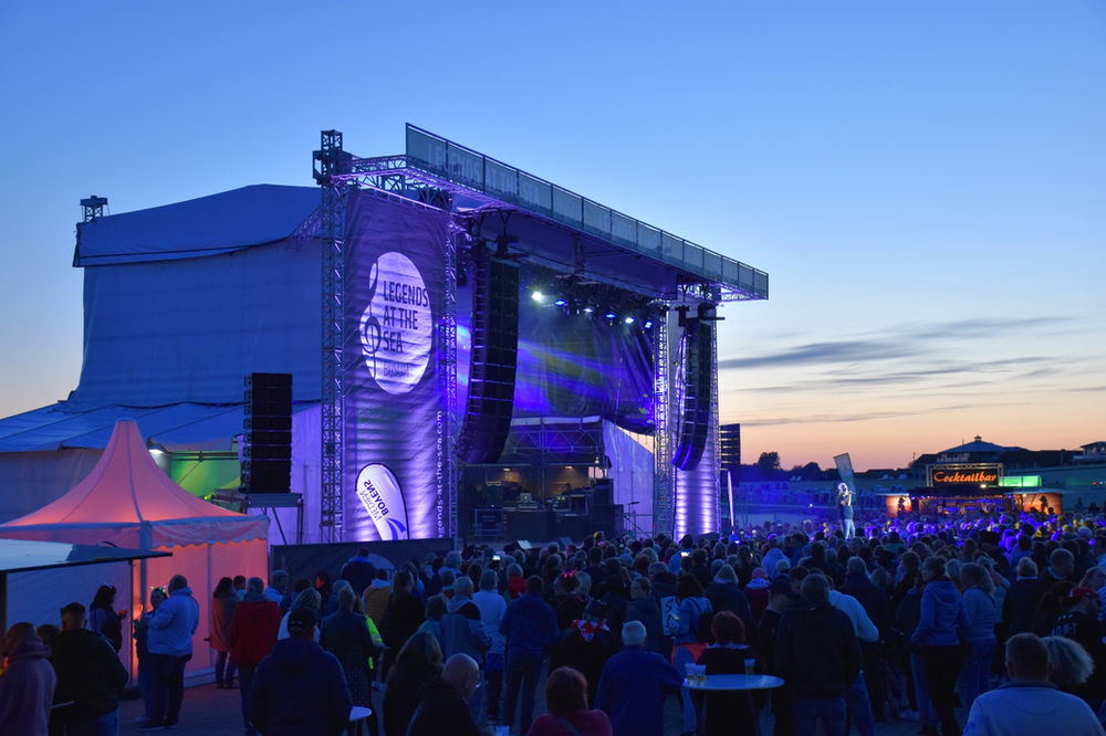 © Kevin Drewes "Schlagerparty am Meer": Kerstin Ott, Eloy de Jong uvm. vor traumhafter Kulisse »