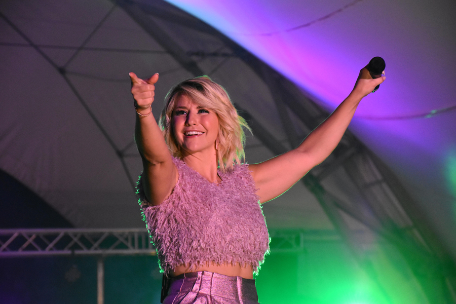 Beatrice Egli: DAS ist ihr neuer musikalischer Leiter » Die Schlagerparty am Meer Beatrice Egli: DAS ist ihr neuer musikalischer Leiter » Die Schlagerparty am Meer