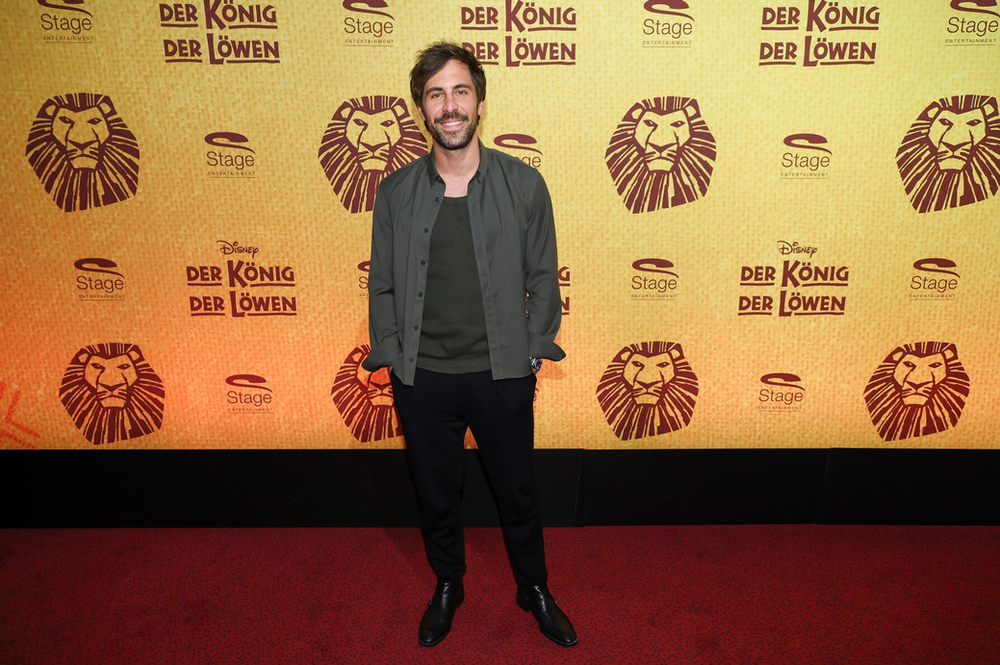 Besuchte erstmals ein Musical: Max Giesinger (c) Morris Mac Matzen/Stage Entertainment Giovanni Zarrella, Thomas Gottschalk & Co: Schaulaufen bei "König der Löwen"-Gala » Giovanni Zarrella