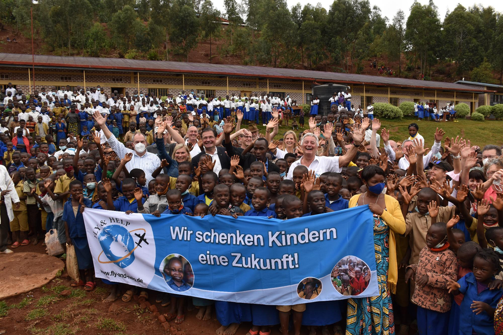 Fly & Help startet mit mehreren Schuleröffnungen ins neue Jahr - in Ruanda! » Fly & Help startet mit mehreren Schuleröffnungen ins neue Jahr - in Ruanda! »