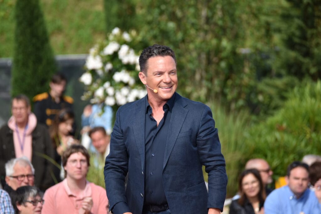 Stefan Mross feiert beim „Silvester-Schlagerbooom“ sein Feste-Show Comeback!