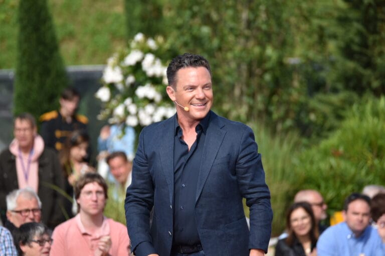 Stefan Mross feiert beim „Silvester-Schlagerbooom“ sein Feste-Show Comeback!