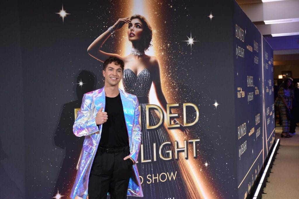Julian David brilliert in Show BLINDED by DELIGHT! Schlagerkollegen sind sicher: "Es kommt zusammen, was zusammengehört"
