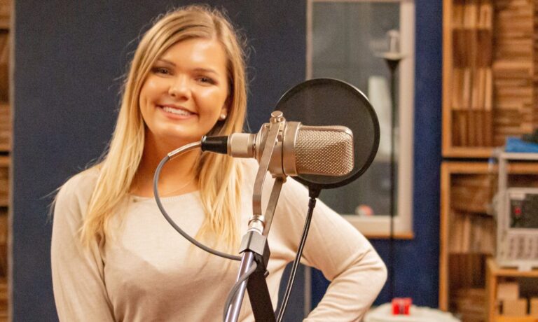 Linda Jung tritt mit ersten eigenen Song bei der "Immer wieder sonntags"-Sommerhitparade an - wir stellen sie Euch vor!