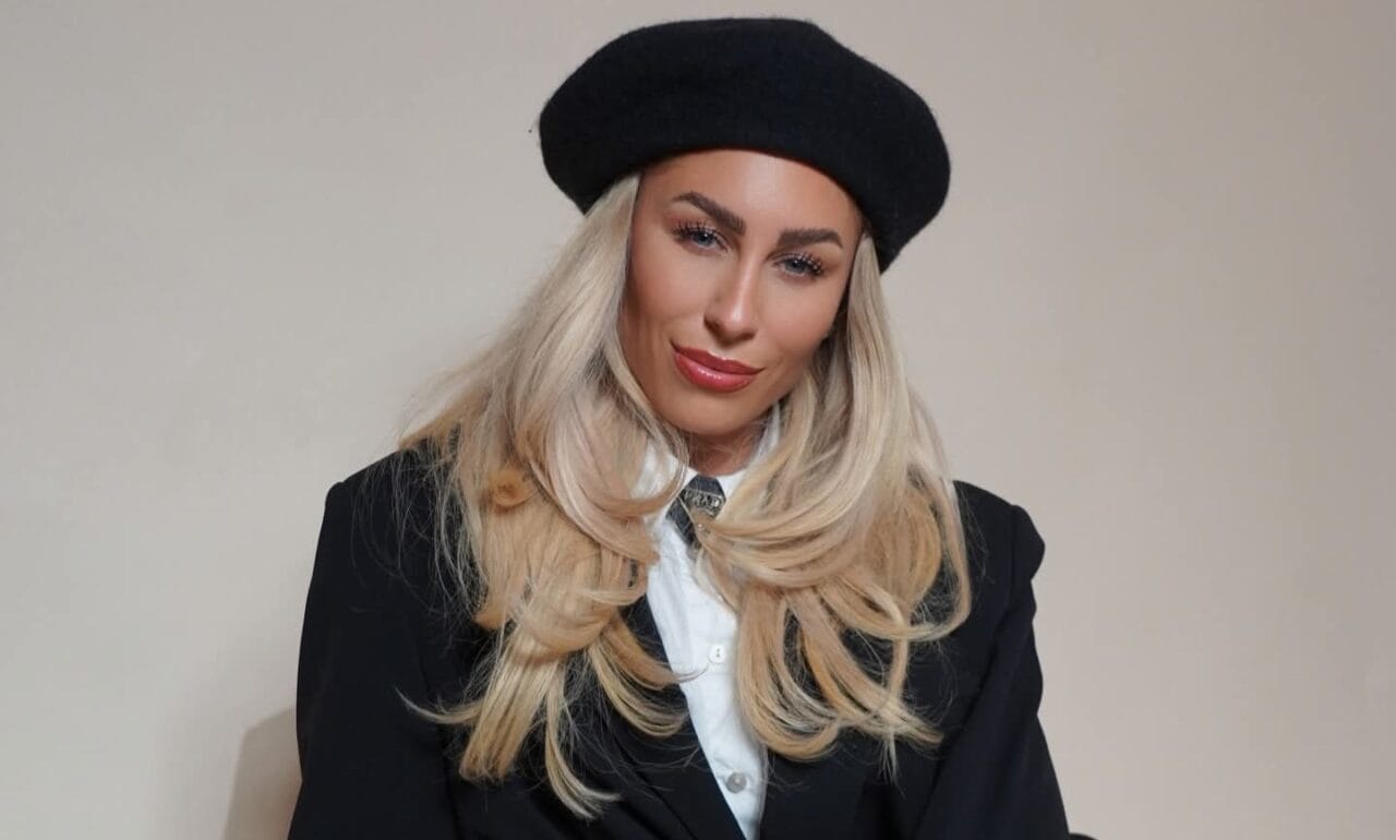 Linda Teodosiu feiert beim Bierkönig-Opening die Live-Premiere von ihrem neuen „Oops we did it again“!