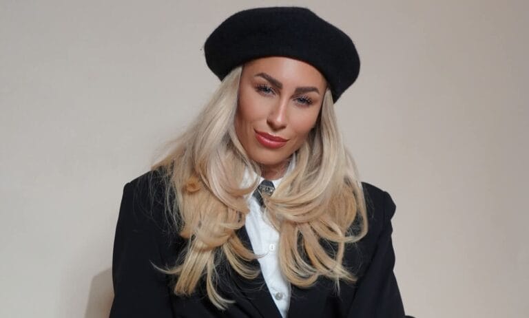 Linda Teodosiu feiert beim Bierkönig-Opening die Live-Premiere von ihrem neuen „Oops we did it again“!