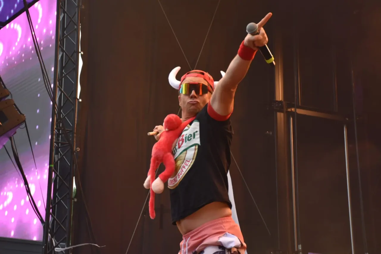 Lorenz Büffel erhebt Vorwürfe gegen „Malle Ole“-Macher: „Verträge und Absprachen“ nicht eingehalten?! Was steckt dahinter?