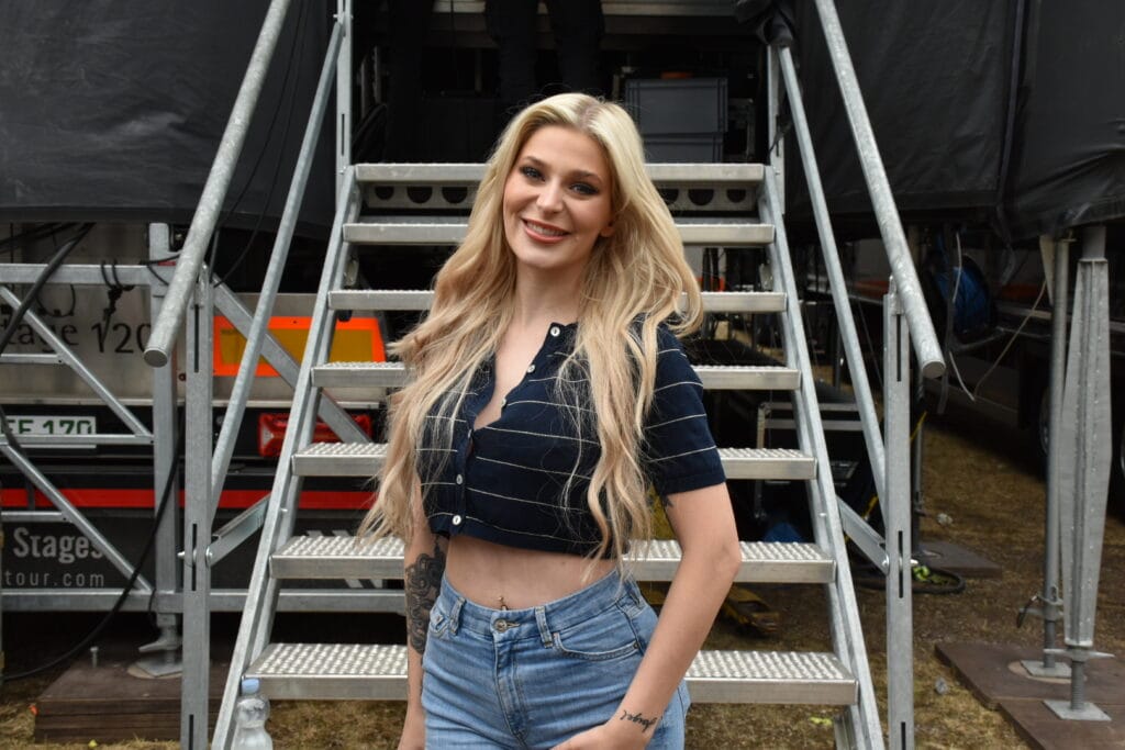 Marie Reim über "Die Verräter" exklusiv: SO cool reagiert sie auf negative Stimmen! Ihre Community steht hinter ihr! Marie Reim über "Die Verräter" exklusiv: SO cool reagiert sie auf negative Stimmen! Ihre Community steht hinter ihr!