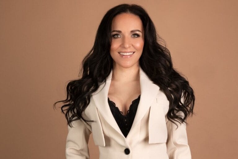 Mariella Milana spricht exklusiv über ihren Weg vom Design zur Musik – und auch offen über Herausforderungen!