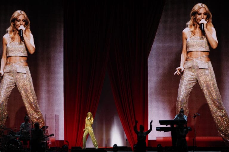 Michelle & Eric Philippi: DIESER Überraschungsgast berührte nach Heiratsantrag die ganze Arena bei ihrem letzten Konzert! Michelle & Eric Philippi: DIESER Überraschungsgast berührte nach Heiratsantrag die ganze Arena bei ihrem letzten Konzert!