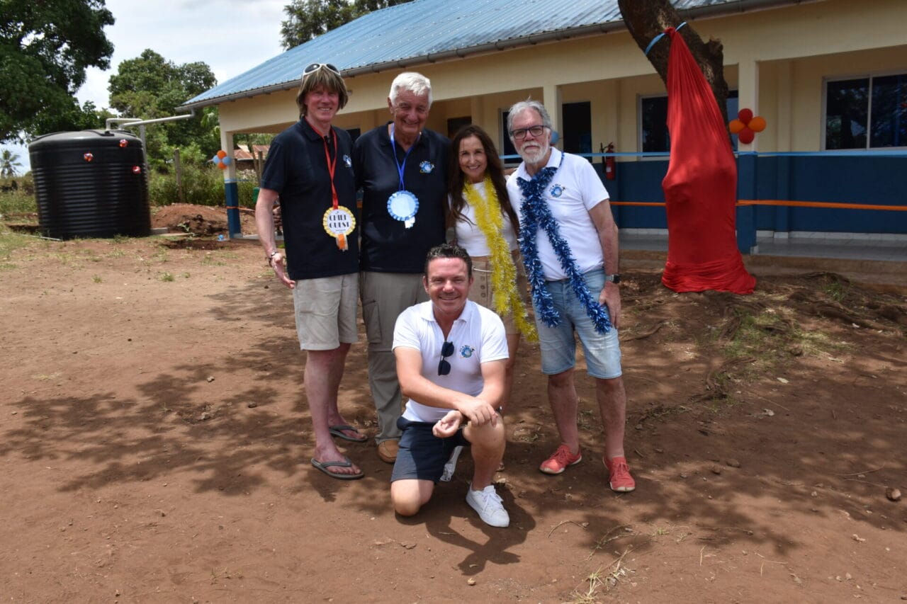 Mickie Krause: Exklusive Fotos von sechster Schuleinweihung in Afrika – mit Stefan Mross, Anita Hofmann & Wolfgang Trepper Mickie Krause: Exklusive Fotos von sechster Schuleinweihung in Afrika – mit Stefan Mross, Anita Hofmann & Wolfgang Trepper