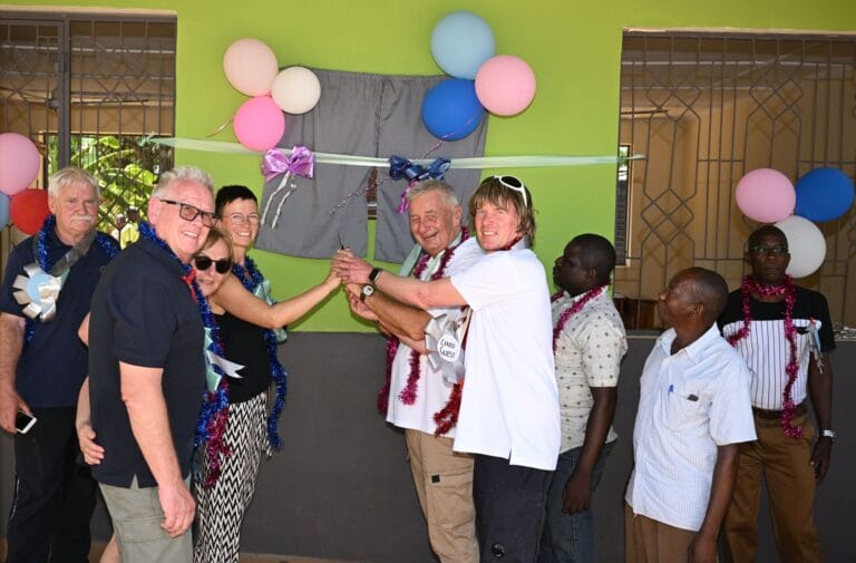 Mickie Krause: Fünfte Schule in Afrika eröffnet! Doch das war noch nicht alles - hier exklusiv mehr dazu!