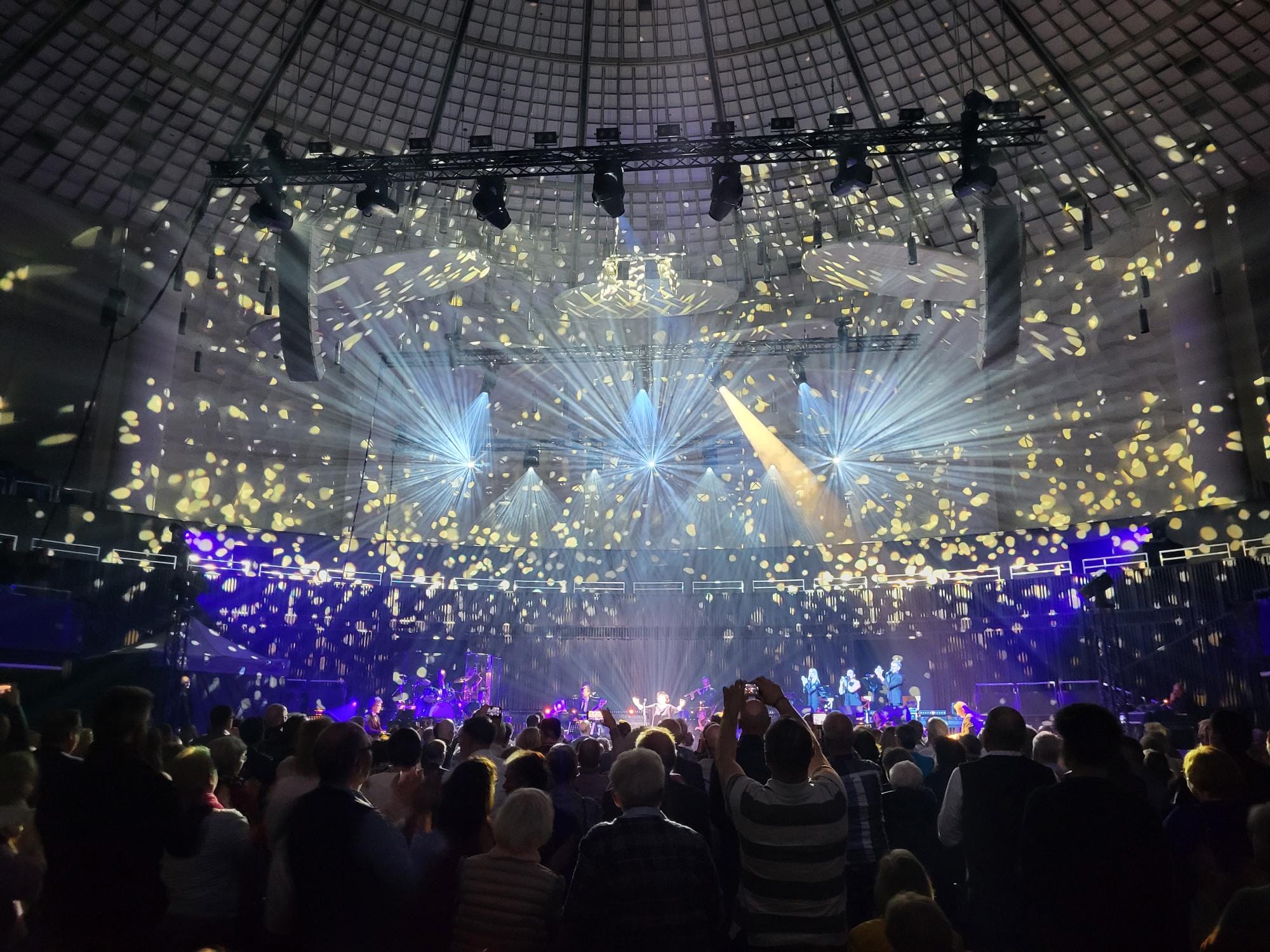 Mireille Mathieu auf Abschiedstour: Die schönsten Fotos von ihrem Konzert in Hannover