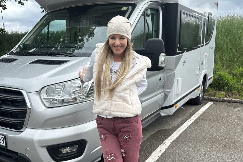 Misha Kovar verrät augenzwinkernd: Ihr Neuer heißt Julio Tessoro! » Melissa Naschenweng Misha Kovar verrät augenzwinkernd: Ihr Neuer heißt Julio Tessoro! » Melissa Naschenweng