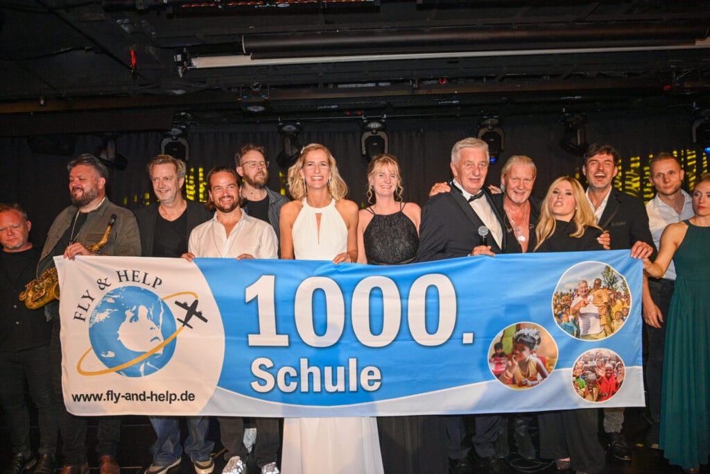Mit Maite Kelly, Johnny Logan uvm: Gala-Kreuzfahrt von Fly & Help ein voller Erfolg! 18 weitere Schulen können gebaut werden!