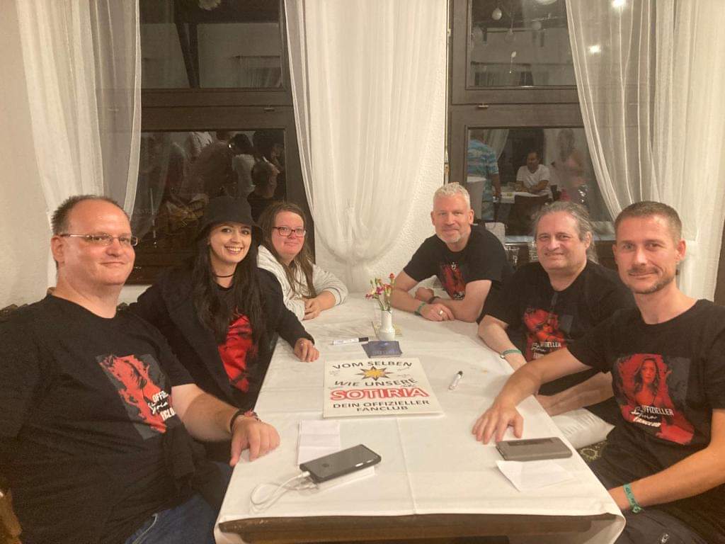 Offizieller Sotiria Fanclub » Mitglied Susanne, unsere liebe Sotiria, Fanclub Leitung Markus, Fanclub Leitungsteam Chris, Harald und Matthias