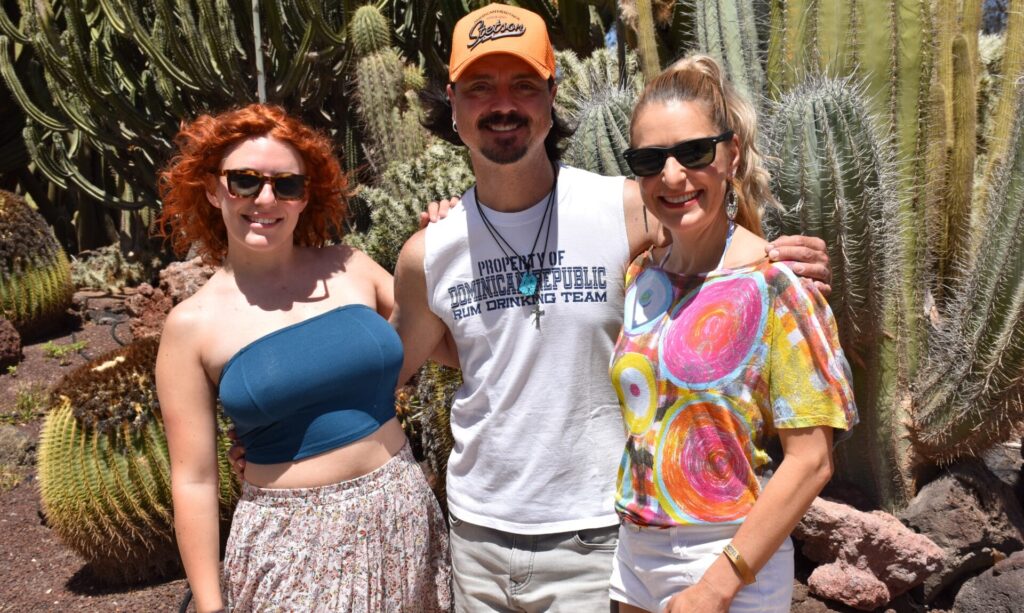 More Than Words: Familienband von Stefanie Hertel will Schule für Fly & Help bauen! Mit den Erlösen ihrer Hymne für die Stiftung!