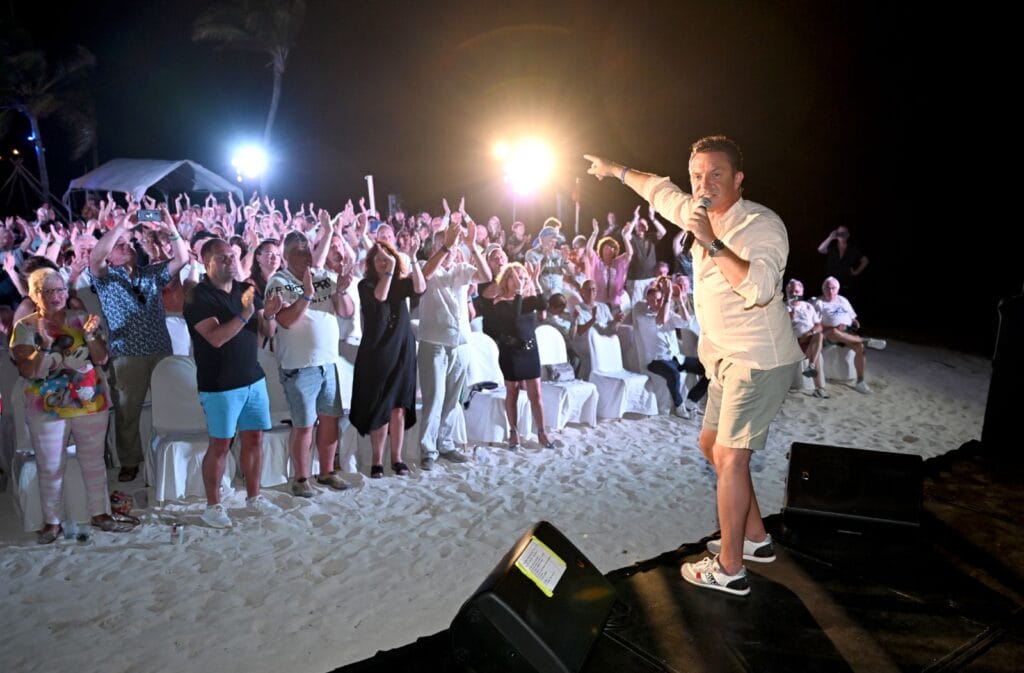 "Nacht des deutschen Schlagers" 2024: Die schönsten Fotos des Benezifkonzertes mit Stefan Mross, Johnny Logan & Co.