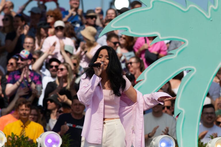 Newcomerin Amyy mit Livegesang bei Fernsehgarten-Debüt! SO war für die TV-Premiere für sie!