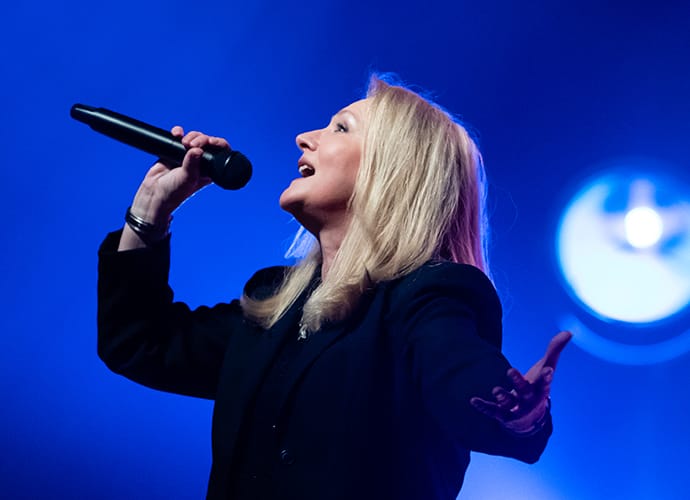 Nicole singt auf Wunsch der Fans bei der "Carpe Diem"-Tour nun wieder DIESES Antikriegslied » licht ins dunkel Nicole singt auf Wunsch der Fans bei der "Carpe Diem"-Tour nun wieder DIESES Antikriegslied » licht ins dunkel