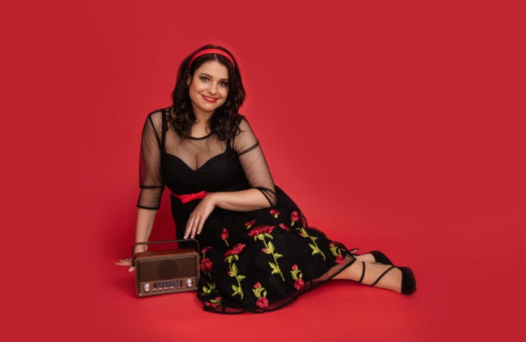 Nina Monschein schlägt mit neuem Song spannendes neues Kapitel in ihrer Karriere auf - DIESES Team steckt dahinter! Nina Monschein schlägt mit neuem Song spannendes neues Kapitel in ihrer Karriere auf - DIESES Team steckt dahinter!