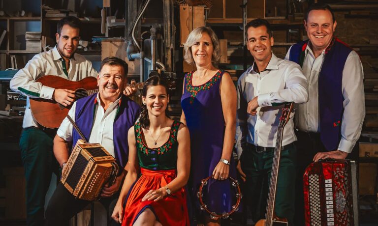 Oesch's die Dritten: Frontsängerin Melanie verrät ihre Weihnachtspläne- und Traditionen