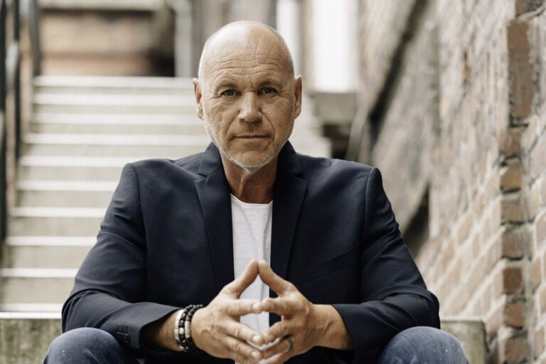 Olaf Henning exklusiv über „Liebe auf Mallorca“ und frostigen Videodreh: „Der Sturm hatte gefühlt 4 Grad“