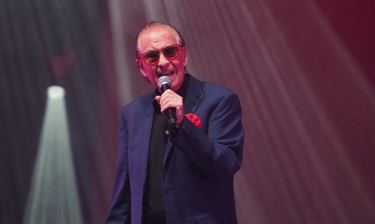 Michael Holm spricht über wegbrechende Schlager-Plattformen und betont: Dieter Thomas Heck hat den „Schlager in seiner ZDF-Hitparade auf ein Podest gehoben“