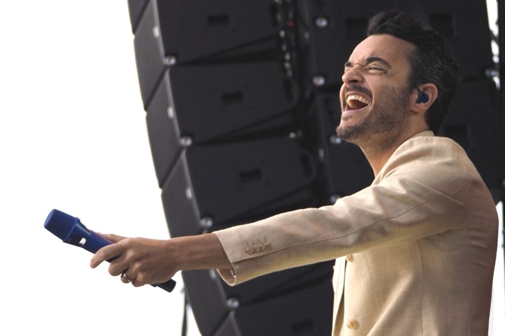 Giovanni Zarrella begeistert mit exzellenter Livemusik und viel Herz bei Open Air Auftakt in Bremerhaven » Nicole Giovanni Zarrella begeistert mit exzellenter Livemusik und viel Herz bei Open Air Auftakt in Bremerhaven » Nicole