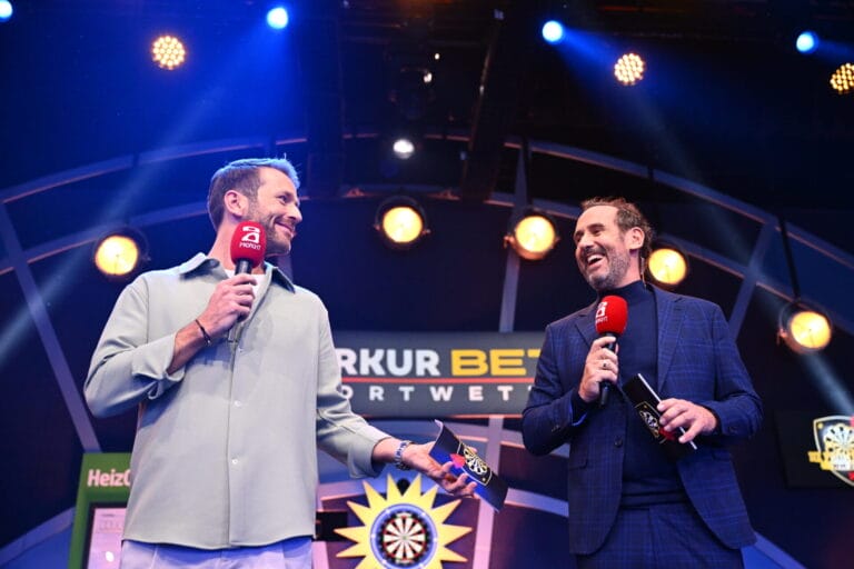 „Promi-Darts WM“: DIESE Stars treten heute am 04.01.26 an!