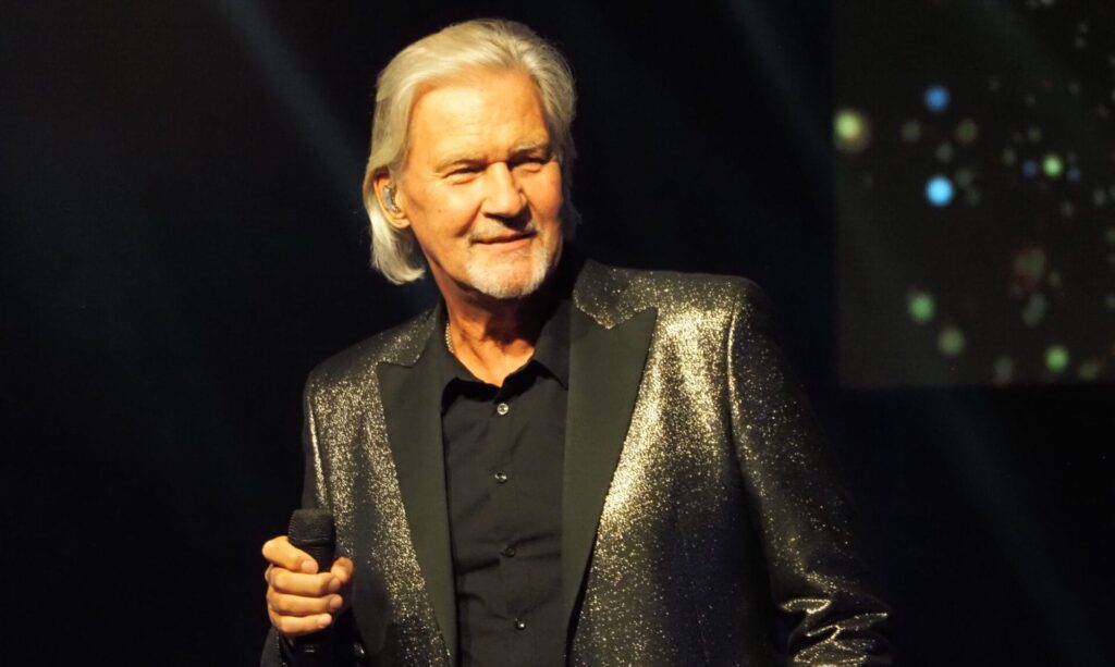 Johnny Logan: Neuer Song "Somebody like you" - DAS ist der bewegende Hintergrund des Titels! » Howard Carpendale Johnny Logan: Neuer Song "Somebody like you" - DAS ist der bewegende Hintergrund des Titels! » Howard Carpendale
