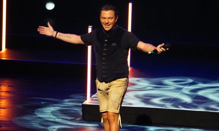 Stefan Mross hat erste Schule in Namibia eröffnet! Hier exklusiv mehr dazu!