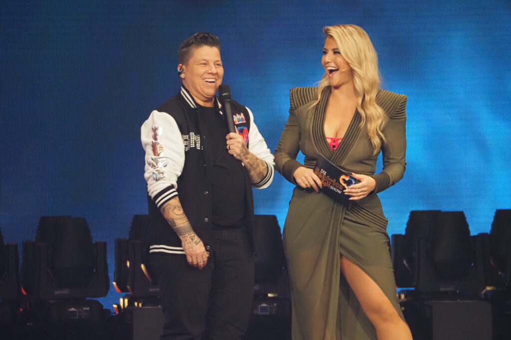 Beatrice Egli & Kerstin Ott: Spontane Wette! Jetzt müssen sie sich mächtig anstrengen! » Helene Fischer Beatrice Egli & Kerstin Ott: Spontane Wette! Jetzt müssen sie sich mächtig anstrengen! » Helene Fischer