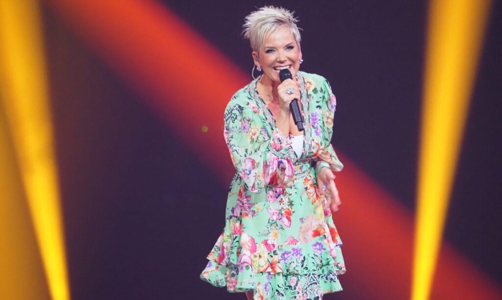 "The Masked Singer": In Folge 5 bildet Inka Bause mit DIESER Comedy-Legende ein Rate-Team! » Helene Fischer "The Masked Singer": In Folge 5 bildet Inka Bause mit DIESER Comedy-Legende ein Rate-Team! » Helene Fischer