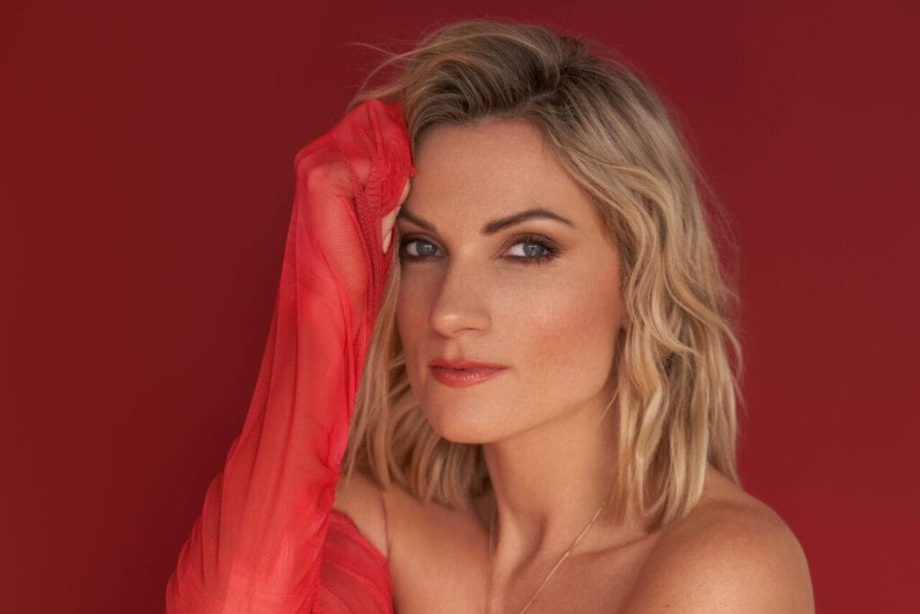 Anni Perka über ihren neuen Song und den Mut, etwas zu wagen: "Man sollte auf jeden Fall für seine Träume kämpfen" » Melissa Naschenweng Anni Perka über ihren neuen Song und den Mut, etwas zu wagen: "Man sollte auf jeden Fall für seine Träume kämpfen" » Melissa Naschenweng