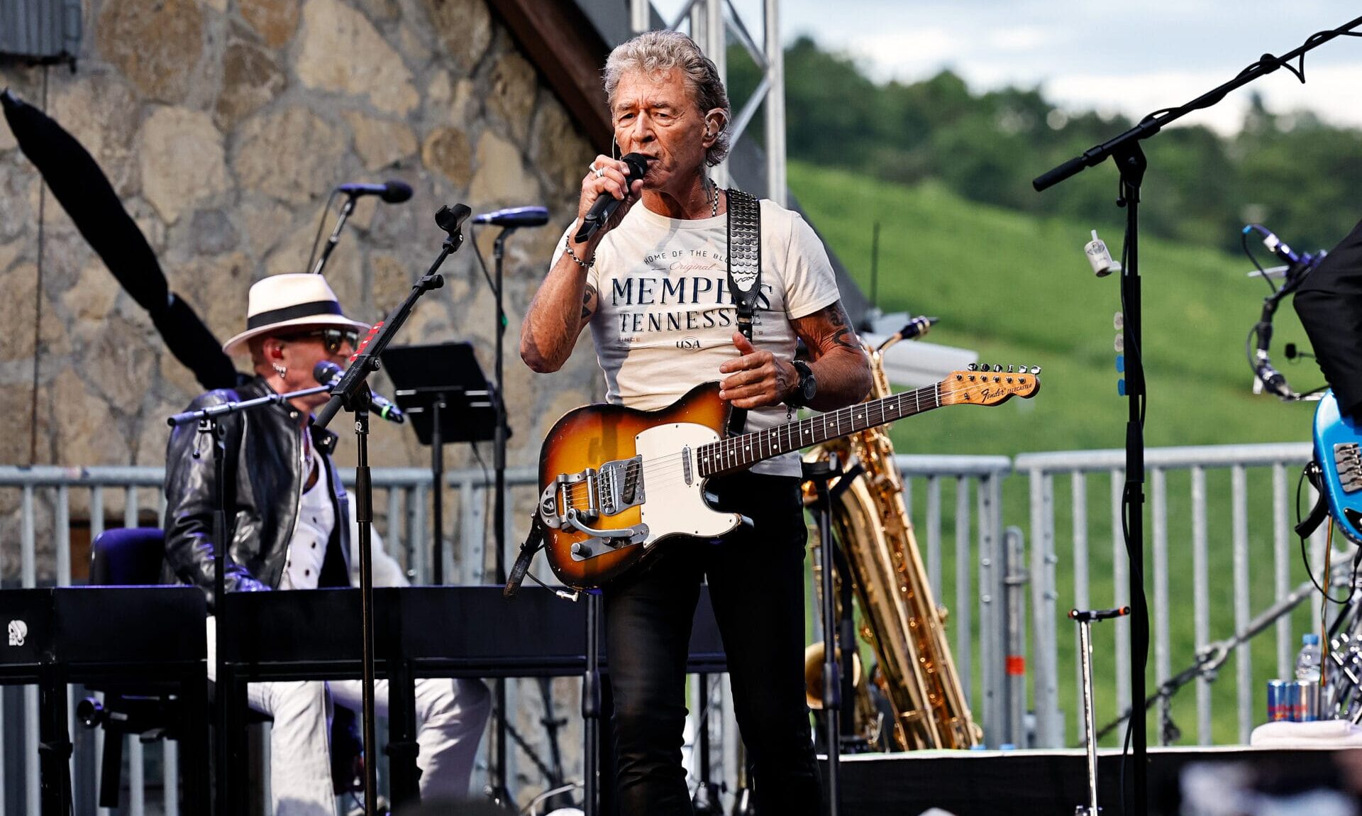 Xxxl Party Im Zeichen Der Hilfe Für Die Kleinsten: Xxxlutz Feiert Seinen 80. Geburtstag Mit Einem Begeisternden Konzert Von Peter Maffay über Den Dächern Würzburgs