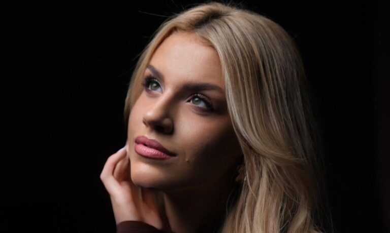 Pia-Sophie nimmt für ihre Oma den Karel Gott Klassiker „Fang das Licht“ neu auf – und schenkt damit Hoffnung!