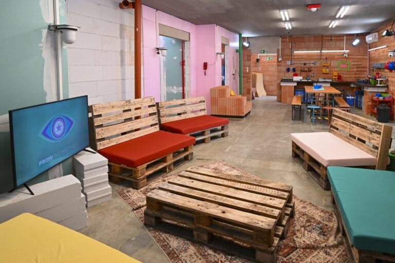 Promi Big Brother 2025: Erste Fotos vom Einzug der Stars und dem Rohbau