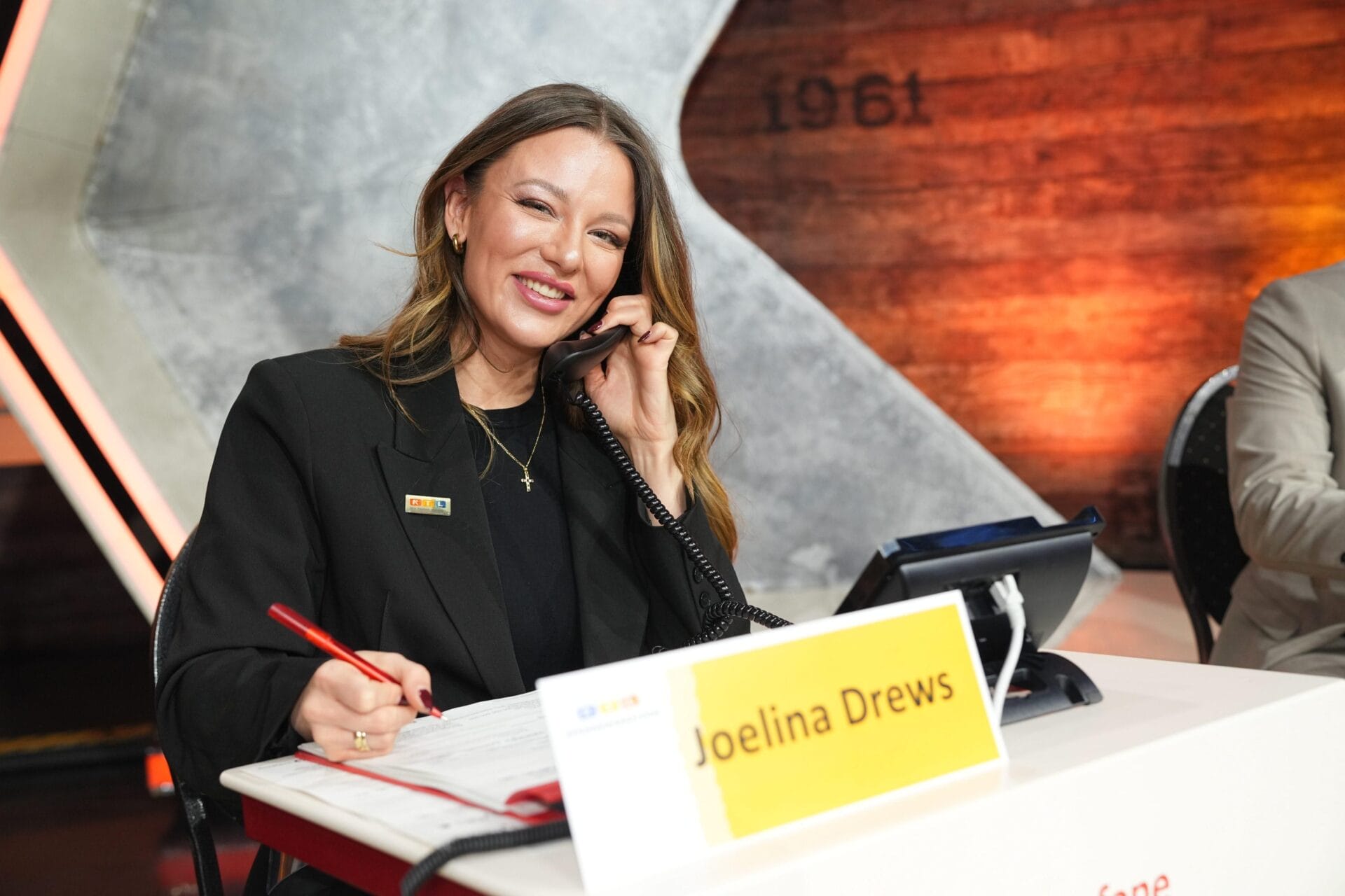 RTL-Spendenmarathon 2024: DIESE Schlagerstars sammeln Spenden am Telefon