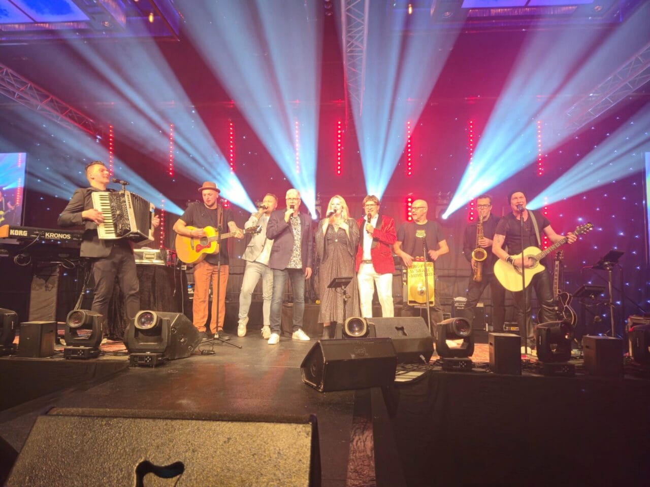 Schlagerfinale in Egmond aan Zee – Tag 2: Frühschoppen bei Sonnenschein und XXL-Polonaise! Schlagerfinale in Egmond aan Zee – Tag 2: Frühschoppen bei Sonnenschein und XXL-Polonaise!