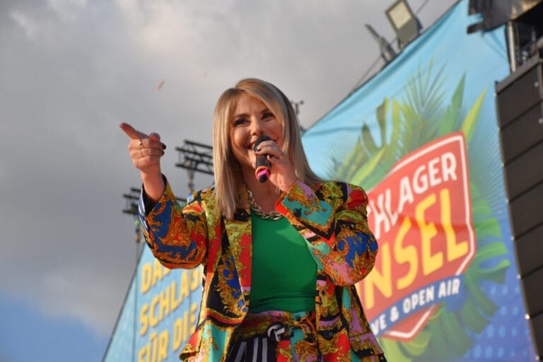 "Schlagerinsel" in Berlin 2022: Die schönsten Fotos "Schlagerinsel" in Berlin 2022: Die schönsten Fotos