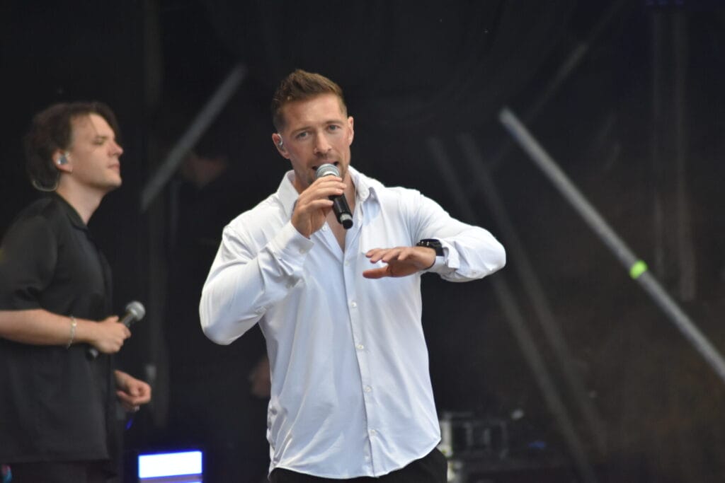 Ramon Roselly gibt seltenen Einblick in Beziehung mit Freundin Lorena: „Bin sehr glücklich mit ihr“ Ramon Roselly gibt seltenen Einblick in Beziehung mit Freundin Lorena: „Bin sehr glücklich mit ihr“