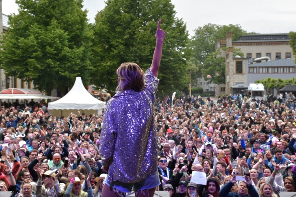 "Schlagerpalooza" in Bielefeld: Wahnsinnsstimmung und Ballermann-Feeling pur im Ravensberger Park!
