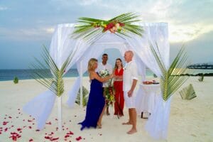 Schlagersängerin Mia Weber hat nochmal Ja gesagt! SO war ihre Hochzeit mitten im Ozean! » Mia Weber Mia Weber Vow Renewal Zertifikat 4