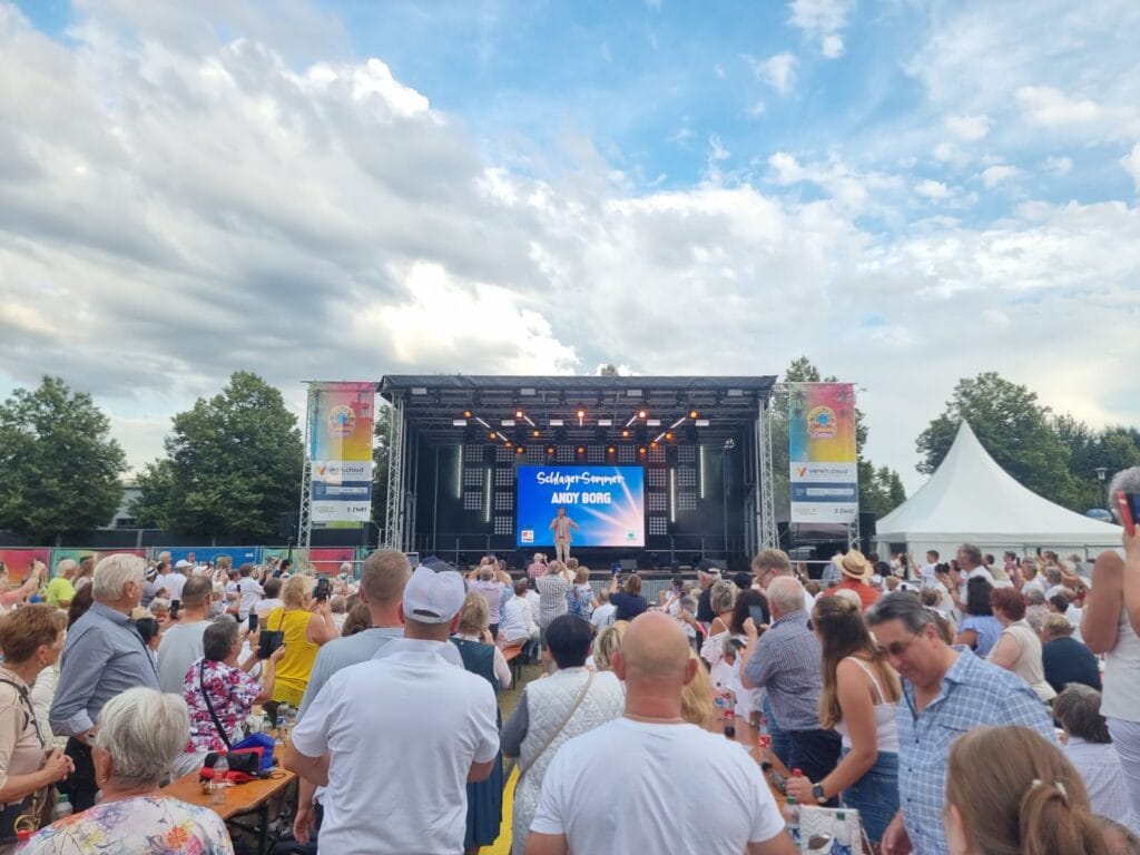 "SchlagerSommer" 2025: Andy Borg, Nadin Meypo & Co. begeistern bei Open Air in Pfullendorf!